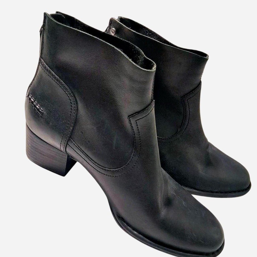 Womens UGG Bandara mid-heel ankle booties in black genuine leather. 2" block